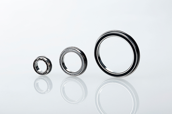 Flanged extra-thin-section bearings