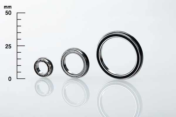 Flanged extra-thin-section bearings